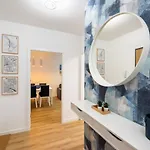 Bliska Wola Navy Blue Business Apartmán *